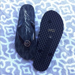 Michael Kors Shoes - 🆕Michael Kors Jet Set Flip Flops Michael Kors Shoes - 🆕Michael Kors Jet Set Flip Flops
